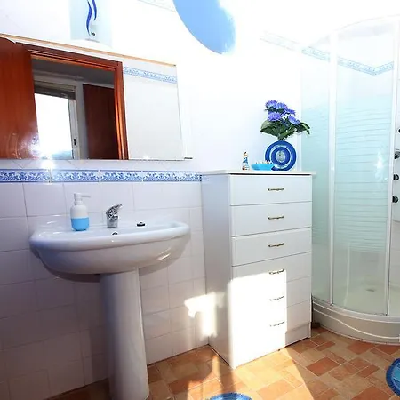 Casa De Ribeira & Surf Camp *
