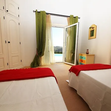 Casa De Ribeira & Surf Camp * אריסרייה