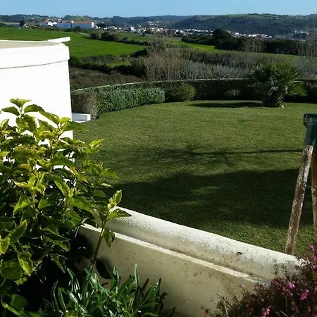 Casa De Ribeira & Surf Camp בית הארחה *