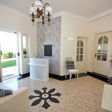 Casa De Ribeira & Surf Camp בית הארחה *