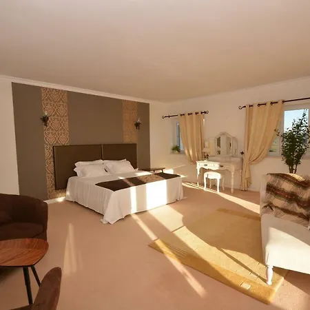 Casa De Ribeira & Surf Camp